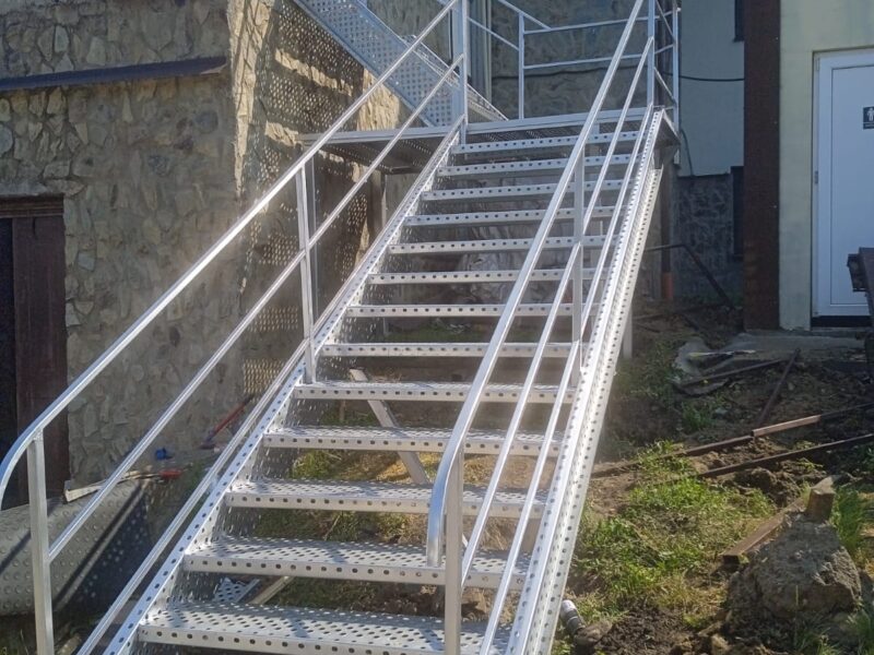 Scari Metalice Zincate Bistrita 0771 253 209