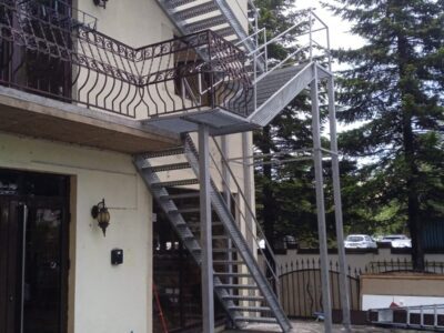 Scari Metalice Zincate Ramnicu Sarat 0771 253 209